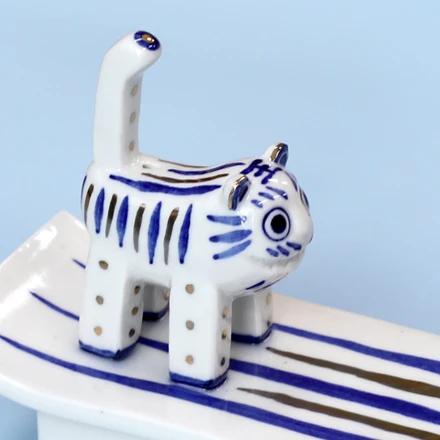 White Porcelain with Blue Underglaze Decoration - Tiger-shaped Incense Box