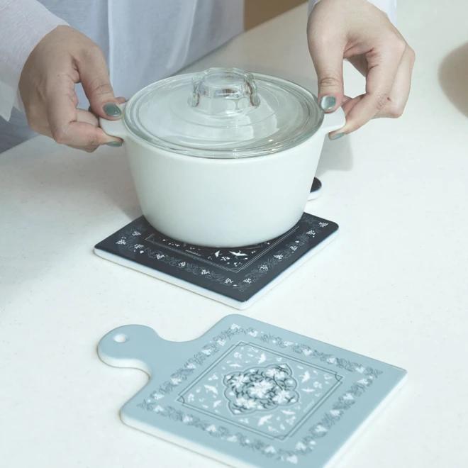Goryeo Celadon Peony Trivet
