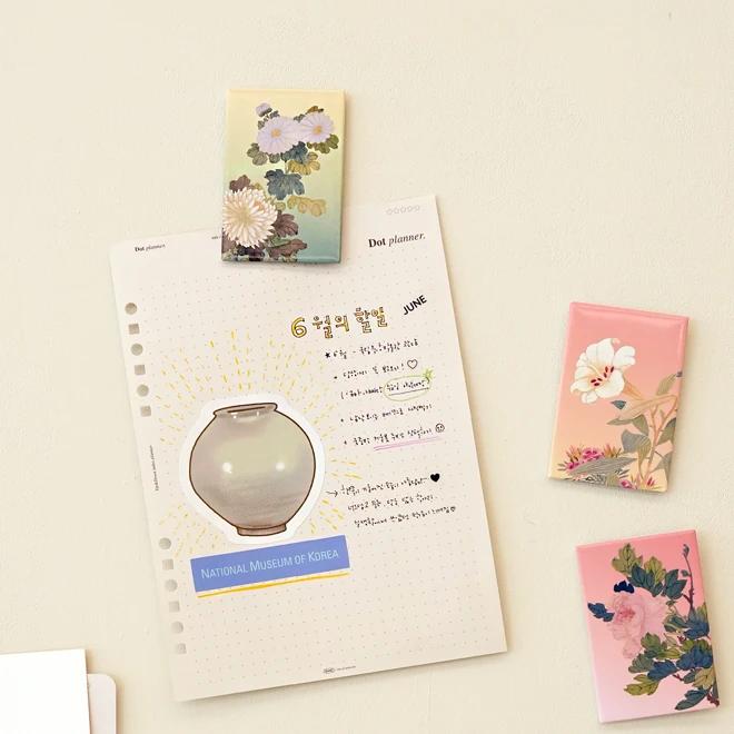 Calligraphy and Painting Magnet (Chrysanthemum) - National Museum of Korea Specialty Product