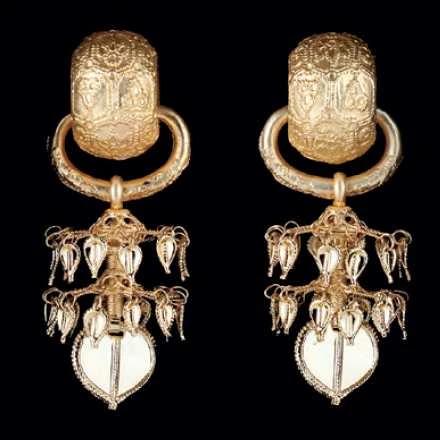 Gold Taehwan Earrings with Pendants in Frame