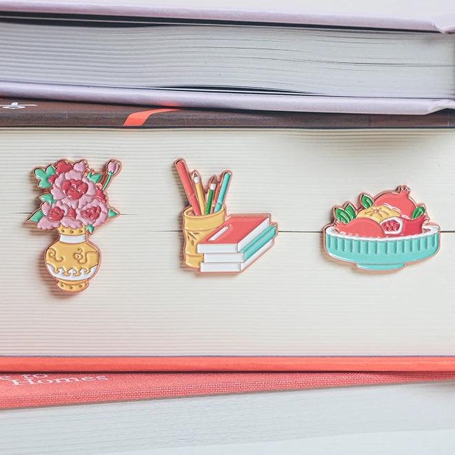 Metal Book Stand Bookmark (Chaekgado)