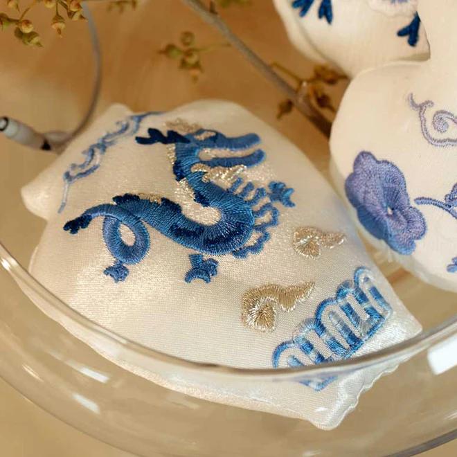Museum Keyring (White Porcelain Blue Dragon) - National Museum of Korea Specialty Product