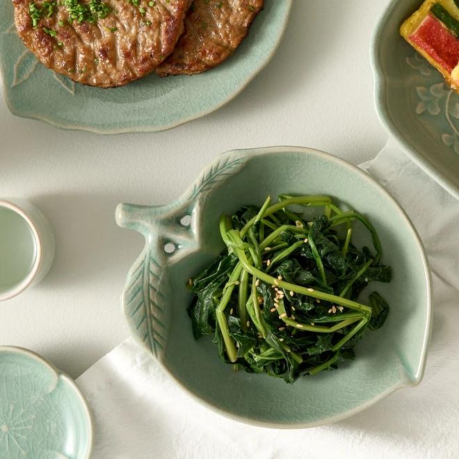 Celadon Dasik Plate with Peach Design