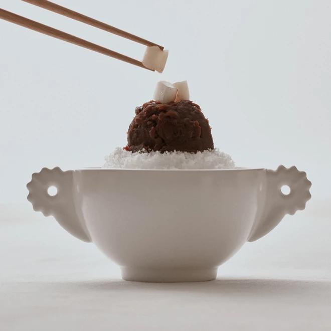 White Porcelain Sheep with Yogurt Ball (B) Exhibition