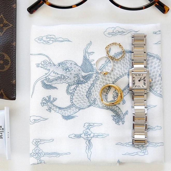 Blue and White Porcelain Dragon and Cloud Gauze Towel