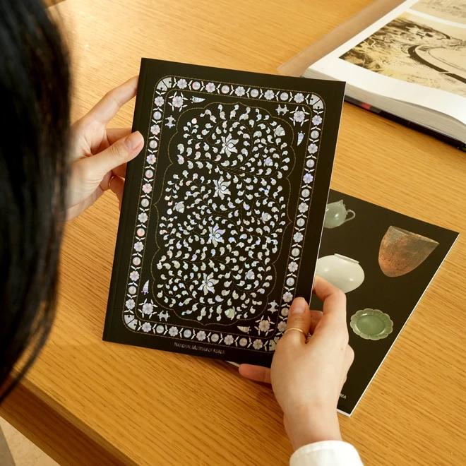 Mother-of-Pearl Inlaid Notebook (Mother-of-Pearl Clothing Box) - National Museum of Korea Specialized Product