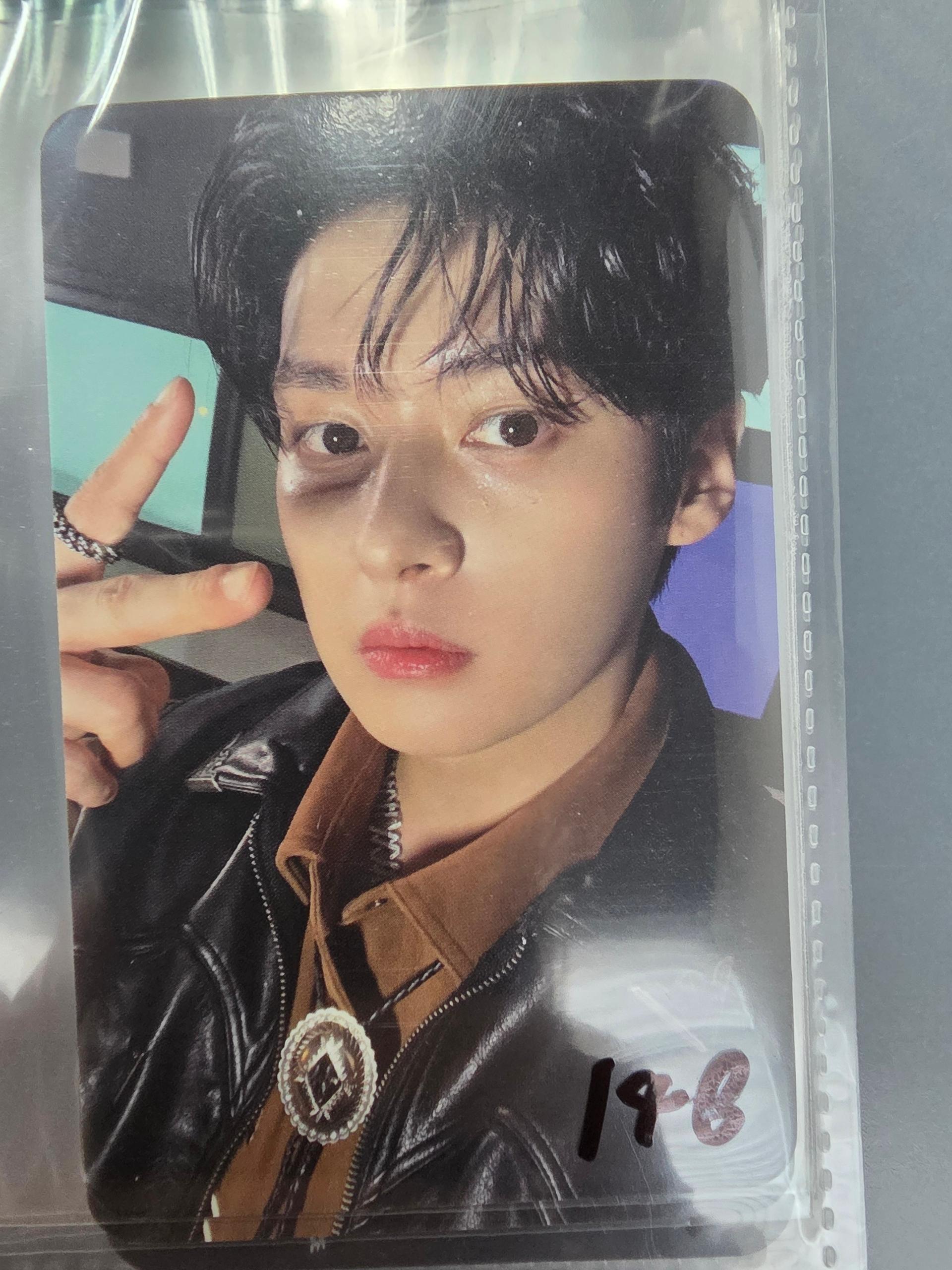 Lee Know Stray Kids 'KARMA' Makestar POB Benefit Photocard