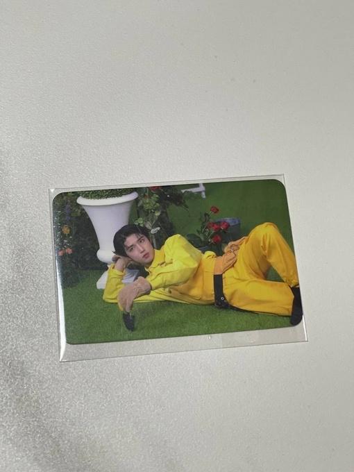 Jun Han Xdinary Heroes photocard