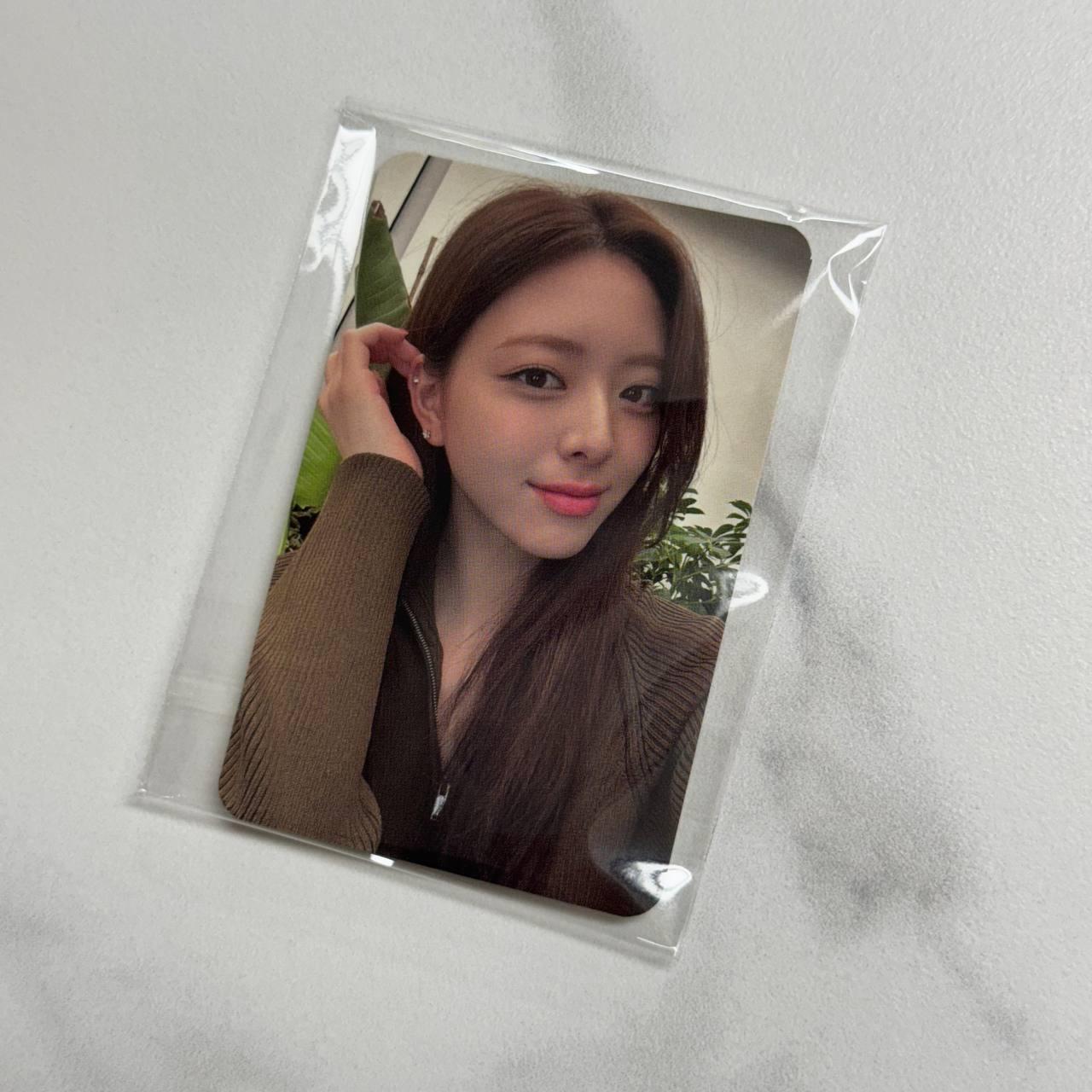 ITZY GOLD Official Photocard