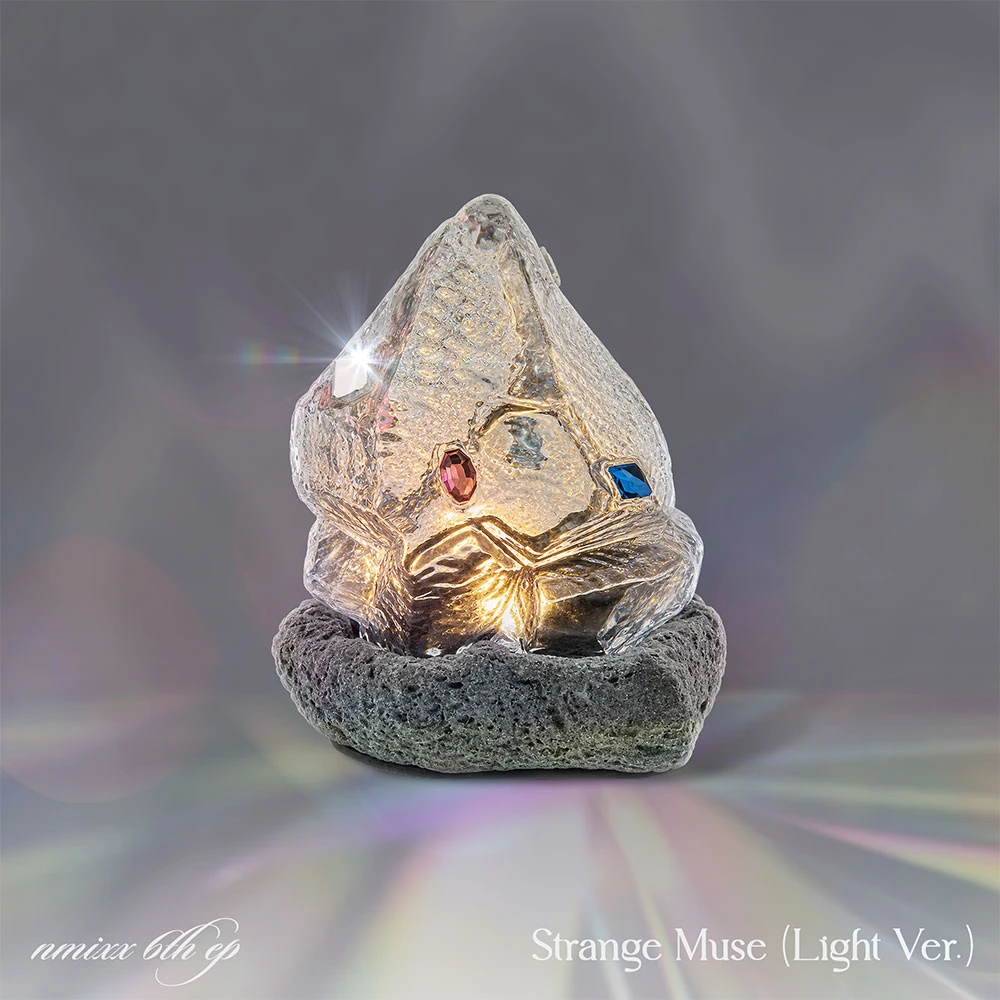 Apple Bonus NMIXX - 6th EP [Strange Muse] (Light Ver.)